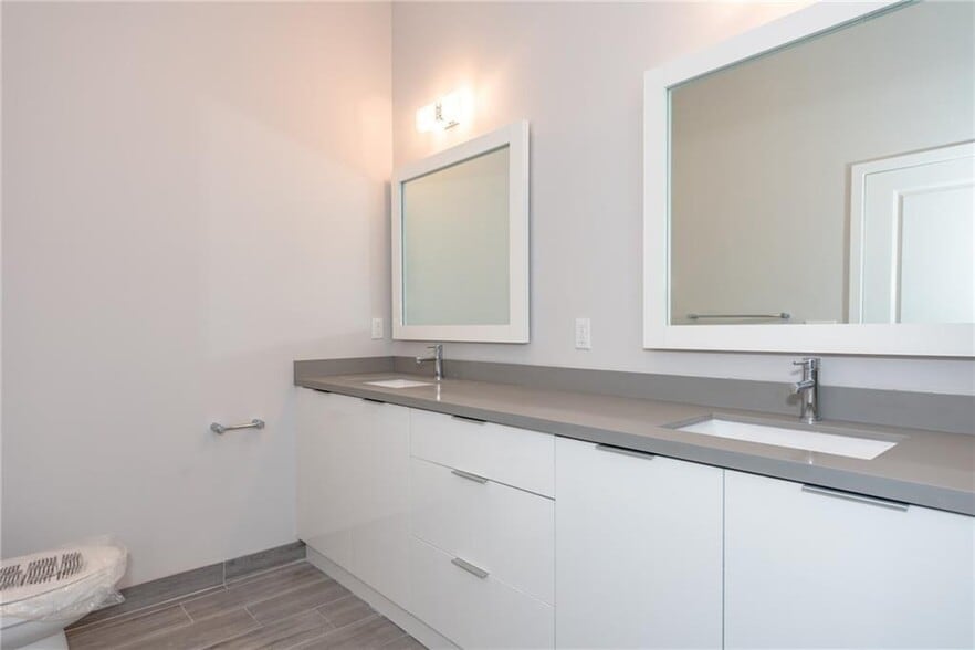 Building Photo - 1105 NE 2nd Ave