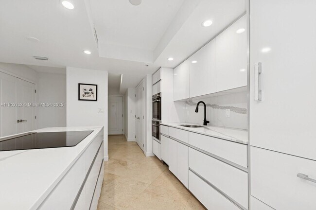 Building Photo - 3000 N Ocean Dr