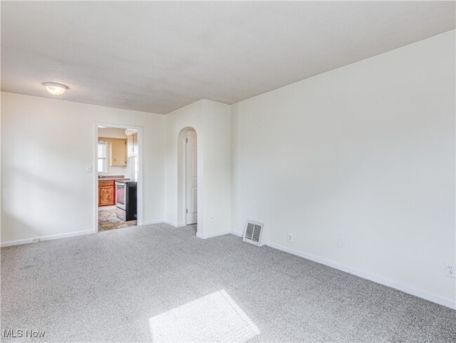 Building Photo - 2703 Oakwood Dr