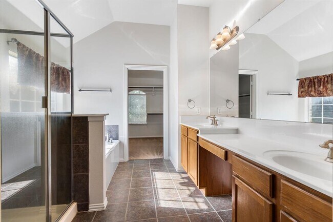 Building Photo - 910 Waterside Dr