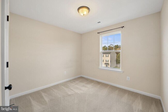 Building Photo - 2210 Mallard Landing Dr