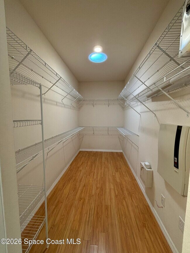 Building Photo - 2542 Woodfield Cir