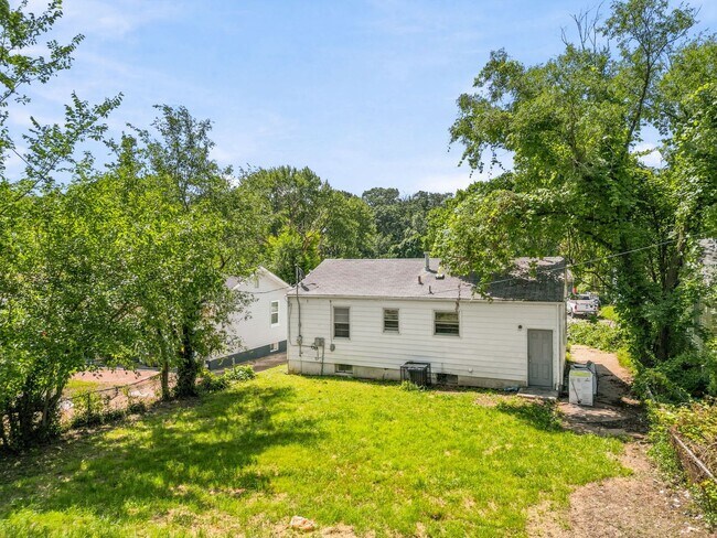 Building Photo - 8515 Jenny Dr