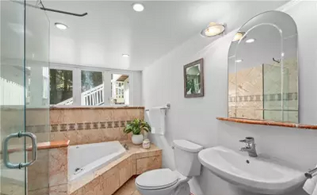 Building Photo - Beautifully refreshed gem with 4 beds and ...