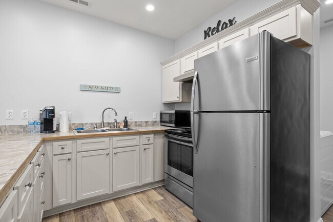 Building Photo - 360 Island Rd