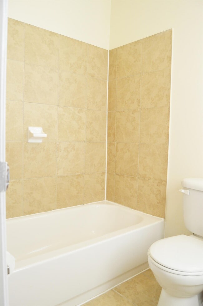 Building Photo - 2518 Kent Village Dr