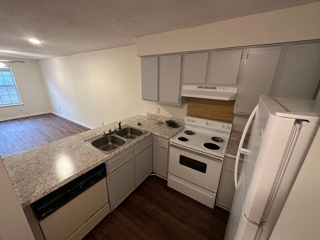 Building Photo - 222 Lanier Dr