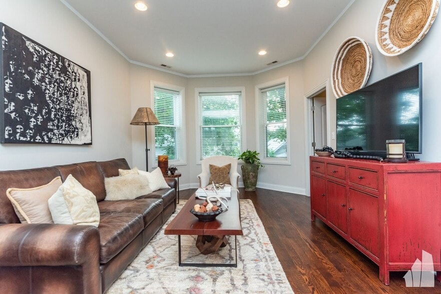 Building Photo - 839 Lyman Ave