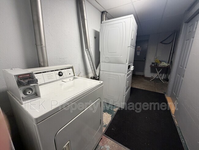 Building Photo - 189 Lake Ave