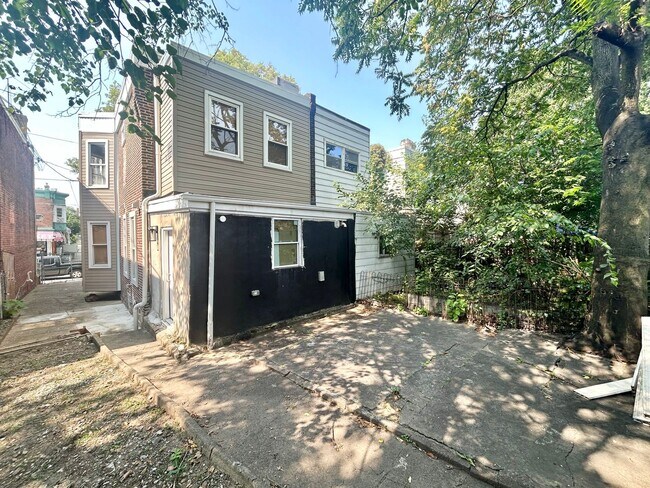 Building Photo - 3447 Jasper St