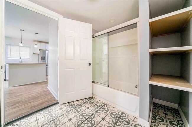 Building Photo - 2053 W 45th St