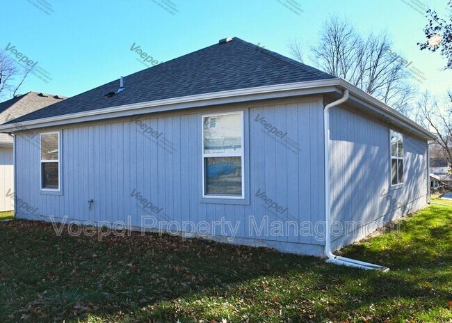 Building Photo - 606 E Albert Ave