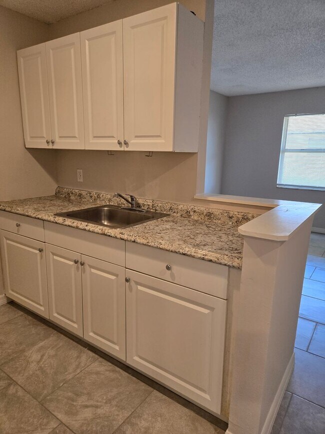 Building Photo - 1300-1306 Melody Ln