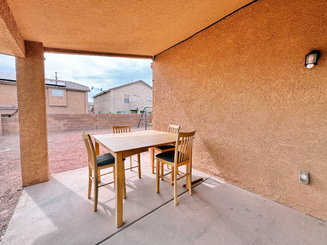 Building Photo - 1125 Toscana Dr SE