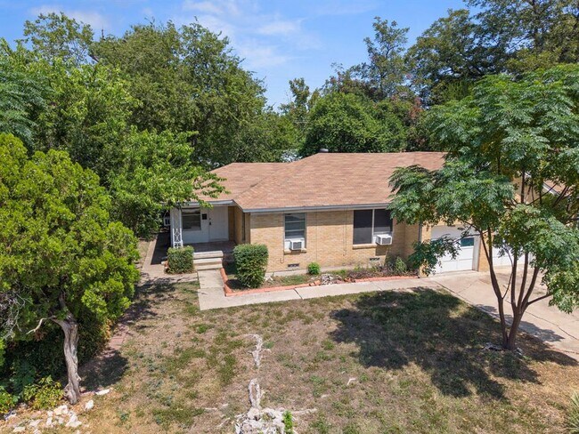 Building Photo - 1520 Ullrich Ave