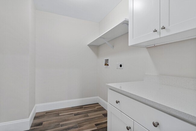 Building Photo - 15 Lily Pond Ln