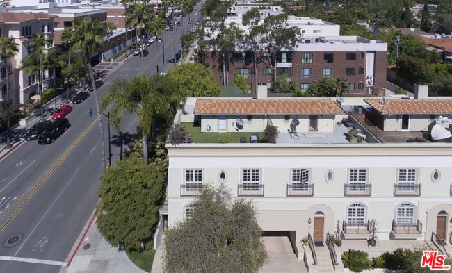 Building Photo - 202 N Crescent Dr