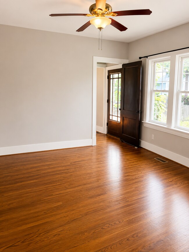 Building Photo - 1738 Fernwood Ave