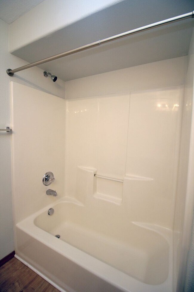 Building Photo - 683 NE 162nd Ave