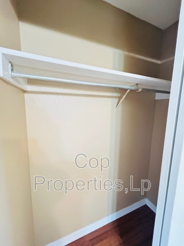 Building Photo - 1804 Gary’s Park