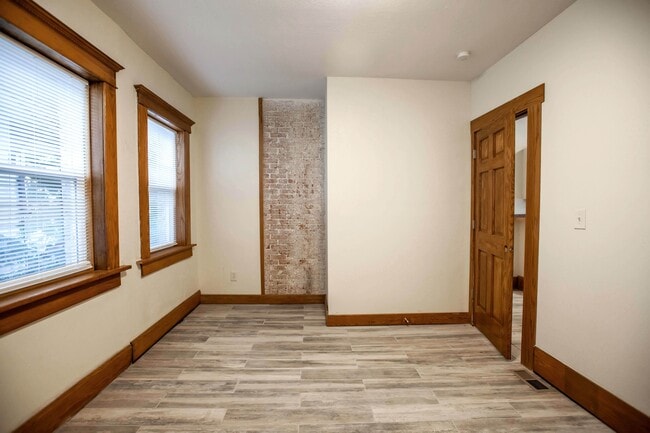 Building Photo - 724 Laramie St