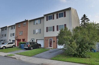 Building Photo - Townhouse in Highspire