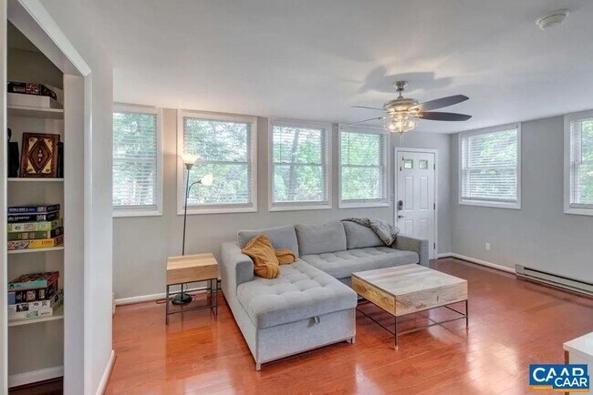 Building Photo - 1601 Del Mar Dr