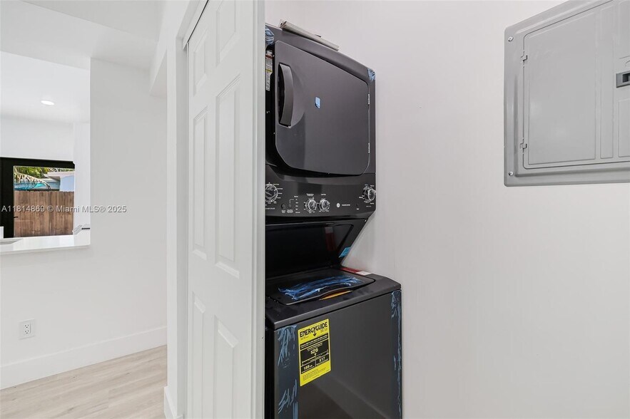 Building Photo - 3105 SW 16th St