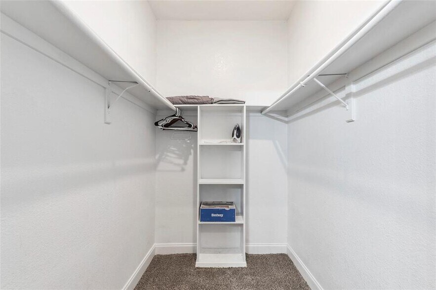 Building Photo - Spacious Victory Gardens home near Trammell Crow Park