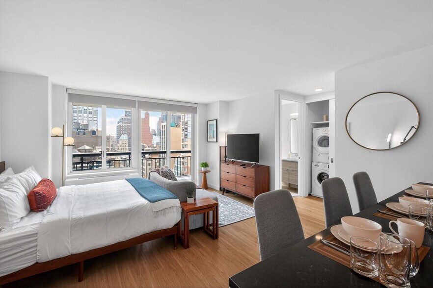 Building Photo - 68 W 37th St