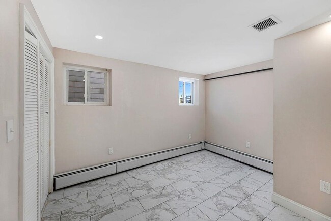 Building Photo - 385 Fairmount Ave