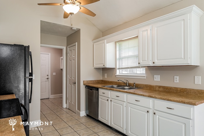 Building Photo - 2038 Red Oak Dr