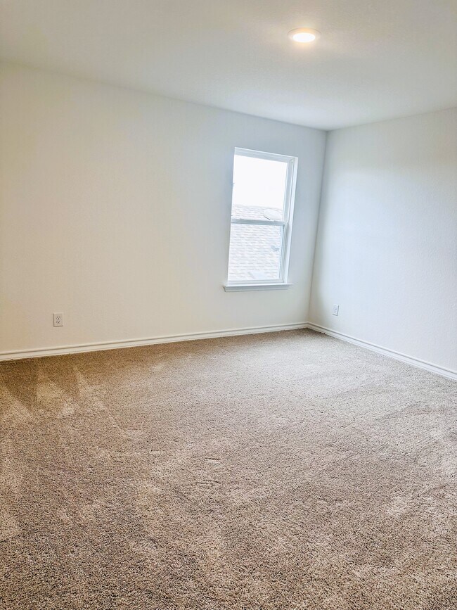 Building Photo - 612 Rustic Grv