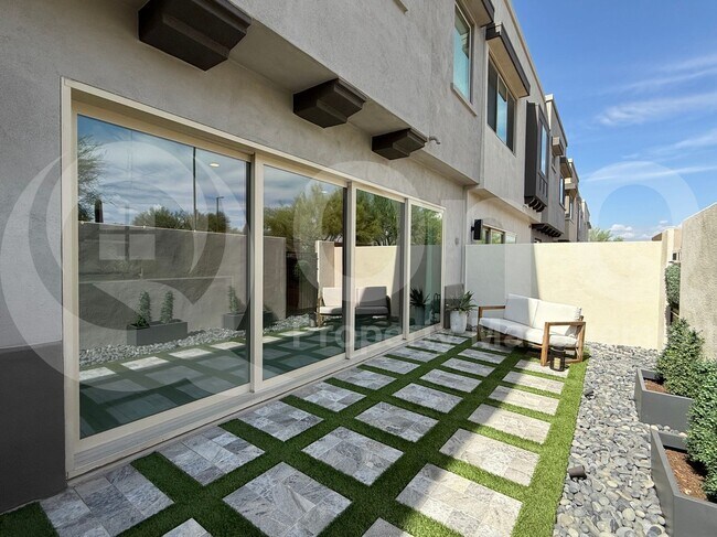 Building Photo - 7330 E Vista Bonita Dr