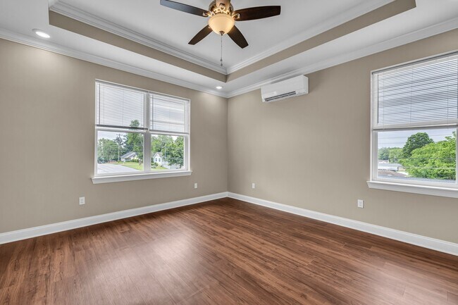 Building Photo - 702 Moore St