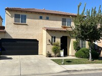 Building Photo - Highly desired neighborhood