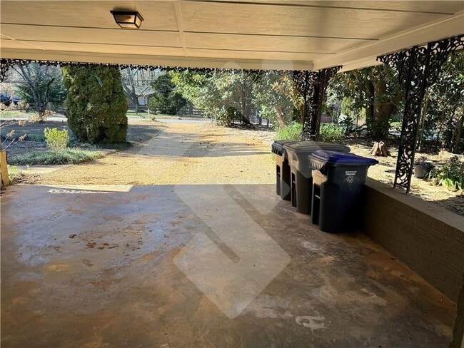 Building Photo - 140 Spring Dr