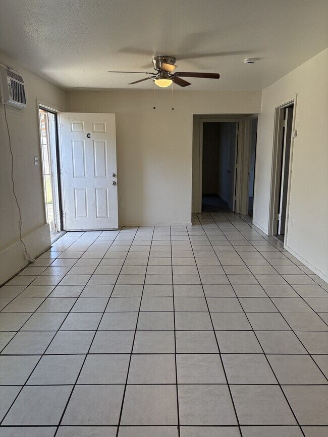 Building Photo - 1115 Holly Ave