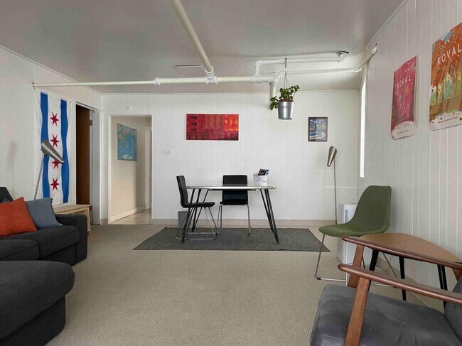Building Photo - 1 bedroom in Chicago IL 60618