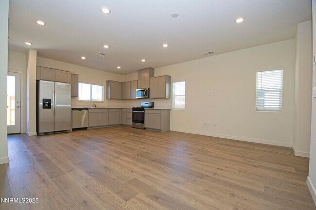Building Photo - 843 Orchard Rock Dr