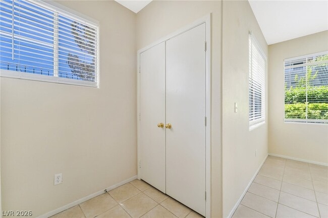 Building Photo - 9050 W Warm Springs Rd