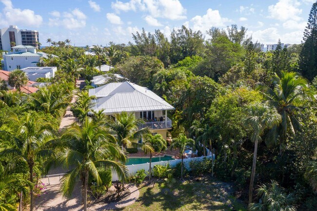 Building Photo - 920 Lago Mar Ln
