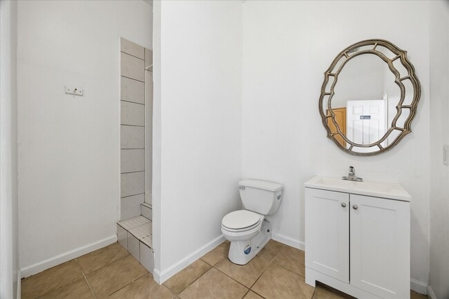 Building Photo - 5027 Creekmont Dr