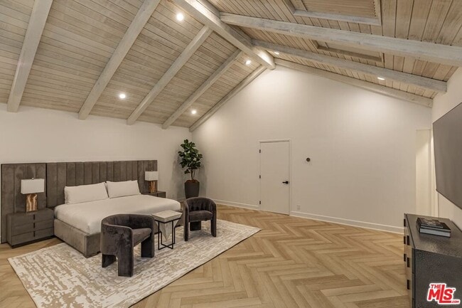 Building Photo - 624 N Beverly Dr