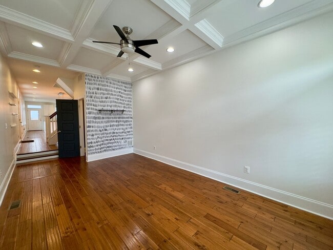 Building Photo - Elegant 3 Bedroom/3.5 Bathroom Townhome in...