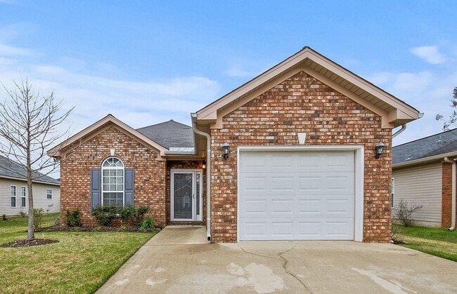 Building Photo - Cozy 3 Bed 2 Bath Available January 2026!