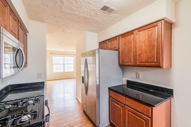 Building Photo - Spacious Townhome with 2 assigned parking spots