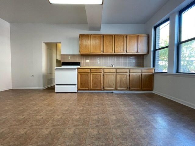 Building Photo - 2323 N Kedzie Blvd