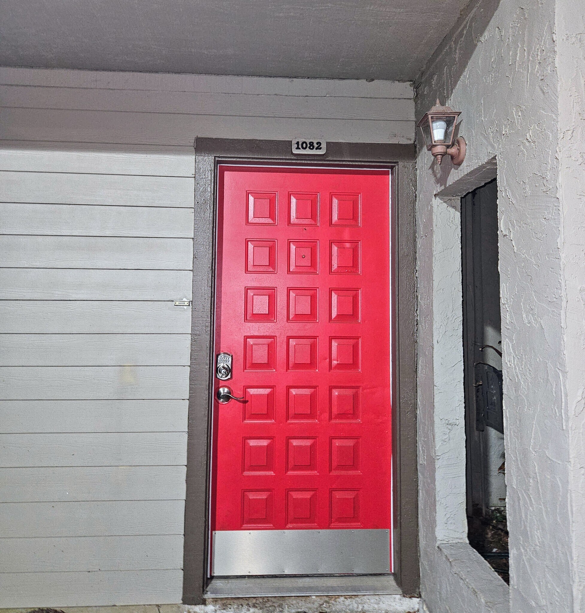 Building Photo - 8300 Plaza Gate Ln