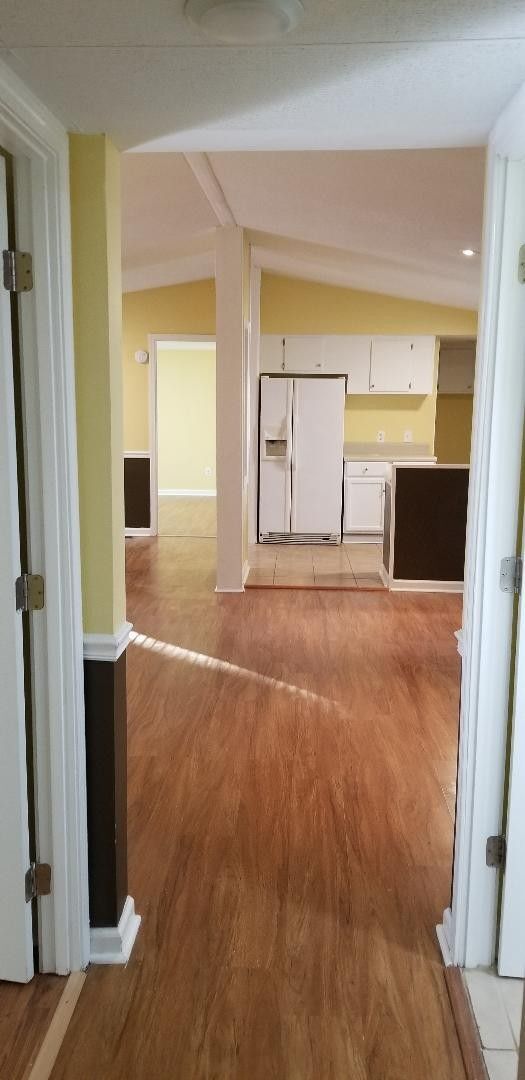 Building Photo - BIG AND ROOMIE! BIG AND ROOMIE!